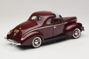 Ford Deluxe Coupe Dunkelrot ERTL 1:18 7936 Druckguss — Bild 3 von 7