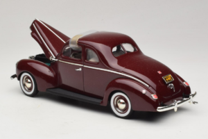 Ford Deluxe Coupe Dunkelrot ERTL 1:18 7936 Druckguss — Bild 5 von 7