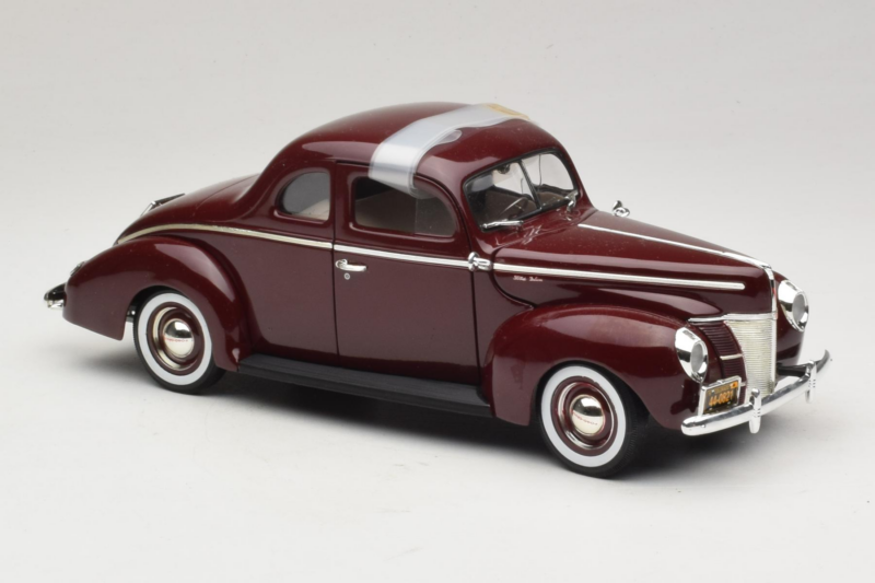 Ford Deluxe Coupe Dunkelrot ERTL 1:18 7936 Druckguss