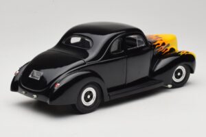 Ford Deluxe Hot Rod Schwarz Universal Hobbies 1:18 6002 Druckguss — Bild 3 von 8