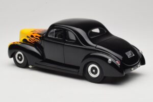 Ford Deluxe Hot Rod Schwarz Universal Hobbies 1:18 6002 Druckguss — Bild 7 von 8