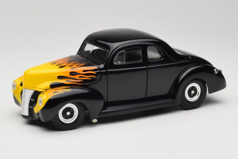 Ford Deluxe Hot Rod Schwarz Universal Hobbies 1:18 6002 Druckguss