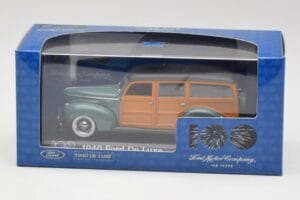 Ford Deluxe Woody Forest Grün Minichamps 1:43 FORD20002 Druckguss — Bild 4 von 4