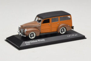Ford DeLuxe Woody Station Wagon Braun Minichamps 1:43 400082111 Druckguss — Bild 2 von 4