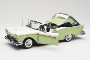 Ford Fairlane Skyliner Grün & Weiß Sun Star 1:18 FORD003 Druckguss — Bild 2 von 9