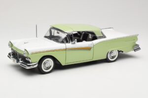 Ford Fairlane Skyliner Grün & Weiß Sun Star 1:18 FORD003 Druckguss — Bild 3 von 9