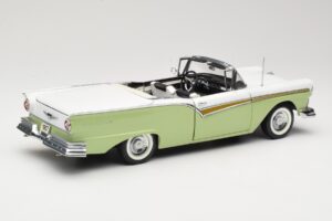 Ford Fairlane Skyliner Grün & Weiß Sun Star 1:18 FORD003 Druckguss — Bild 4 von 9
