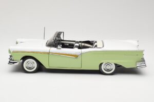 Ford Fairlane Skyliner Grün & Weiß Sun Star 1:18 FORD003 Druckguss — Bild 5 von 9