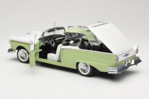 Ford Fairlane Skyliner Grün & Weiß Sun Star 1:18 FORD003 Druckguss — Bild 6 von 9