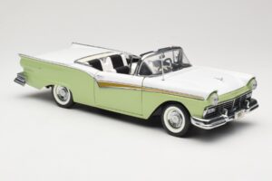 Ford Fairlane Skyliner Grün & Weiß Sun Star 1:18 FORD003 Druckguss — Bild 7 von 9