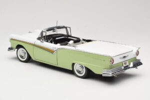 Ford Fairlane Skyliner Grün & Weiß Sun Star 1:18 FORD003 Druckguss — Bild 8 von 9