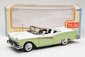 Ford Fairlane Skyliner Grün & Weiß Sun Star 1:18 FORD003 Druckguss — Bild 9 von 9