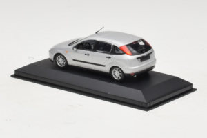 Ford Focus Mk1 Silber Minichamps 1:43 FOCUS006 Druckguss — Bild 3 von 4