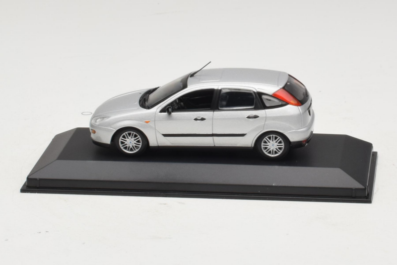 Ford Focus Mk1 Silber Minichamps 1:43 FOCUS006 Druckguss