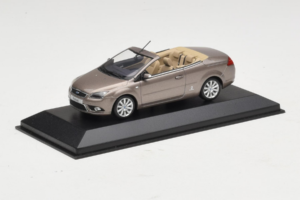 Ford Focus Mk2 CC Grau Minichamps 1:43 FORD005 Druckguss — Bild 2 von 4
