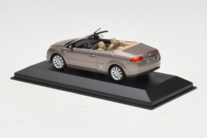 Ford Focus Mk2 CC Grau Minichamps 1:43 FORD005 Druckguss — Bild 3 von 4