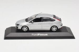 Ford Focus Mk2 Moondust Silber Minichamps 1:43 FOCUS002 Druckguss