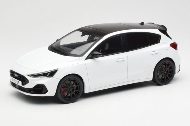 Ford Focus ST Mk4 Frozen Weiß MCG 1:18 MCG18453 Druckguss