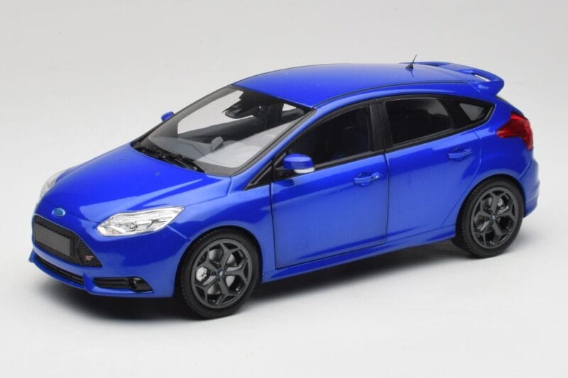 Ford Focus ST Mk2 Blue Metallic Minichamps 1:18 110082001 Druckguss