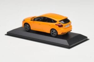 Ford Focus ST Mk3 Tangerine Scream Minichamps 1:43 FOCUS001 Druckguss — Bild 3 von 4
