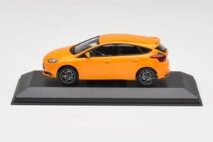 Ford Focus ST Mk3 Tangerine Scream Minichamps 1:43 FOCUS001 Druckguss