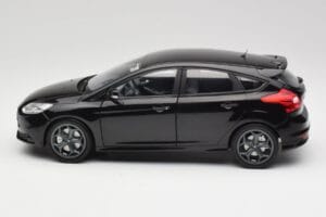 Ford Focus ST Mk2 Panther Black Metallic Minichamps 1:18 110082000 Druckguss — Bild 4 von 8