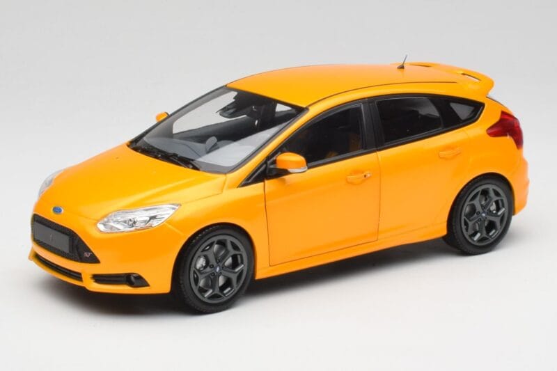 Ford Focus ST Mk2 Tangerine Scream Minichamps 1:18 110082005 Druckguss