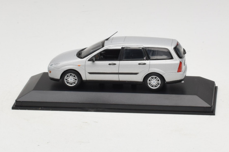 Ford Focus Mk1 Turnier Silber Minichamps 1:43 FOCUS004 Druckguss
