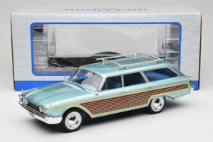 Ford Country Squire Blau MCG 1:18 MCG18049 Druckguss — Bild 6 von 6