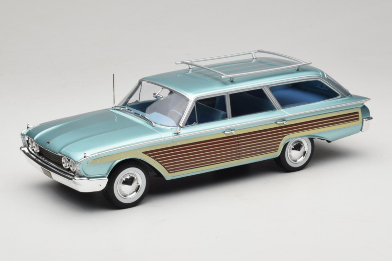 Ford Country Squire Blau MCG 1:18 MCG18049 Druckguss