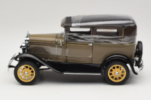 Ford Model A Tudor Chicle Drab Motor City 1:18 41003 Druckguss — Bild 3 von 6