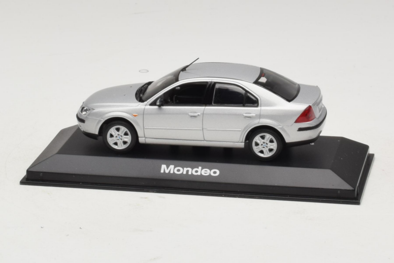 Ford Mondeo Mk3 Limousine Silber Minichamps 1:43 MONDEO005 Druckguss