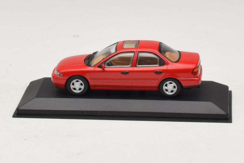 Ford Mondeo Mk1 Sedan Rot Minichamps 1:43 082000 Druckguss