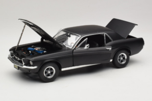 Ford Mustang Creed Movie GreenLight 1:18 13611 Druckguss — Bild 2 von 8