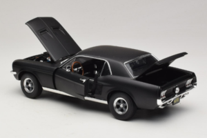 Ford Mustang Creed Movie GreenLight 1:18 13611 Druckguss — Bild 5 von 8