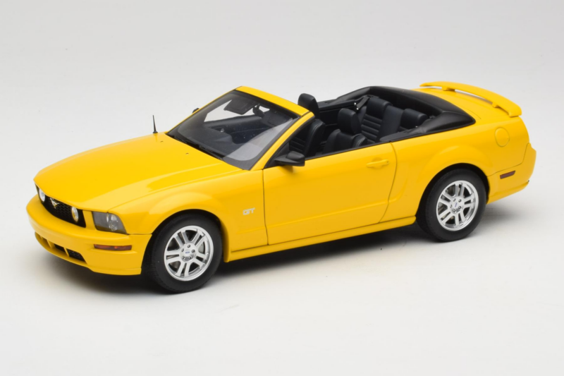 Ford Mustang GT S197 Cabriolet Screaming Yellow AUTOart 1:18 73062 Druckguss