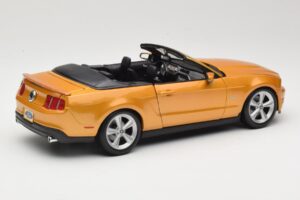 Ford Mustang GT S197 Cabriolet Gold Maisto 1:18 31158 Druckguss — Bild 2 von 7