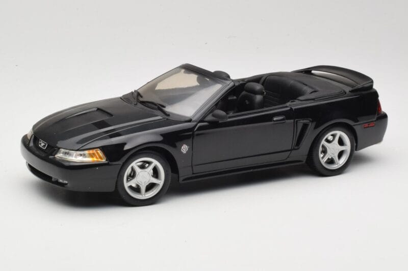 Ford Mustang GT SN95 Cabriolet Schwarz Maisto 1:18 50328 Druckguss
