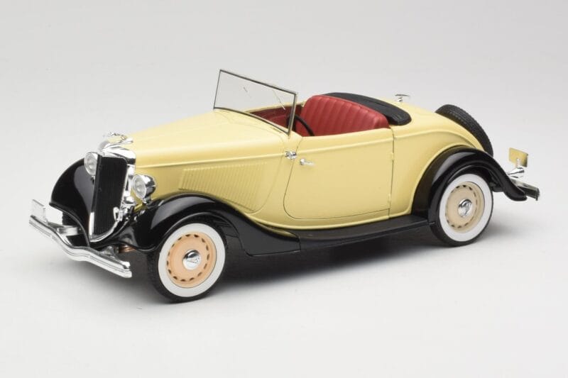 Ford Roadster Dearborn Yellow Solido 1:18 8008 Druckguss