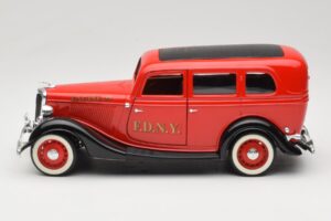 Ford Sedan Rot Solido 1:18 8066 Druckguss — Bild 4 von 8