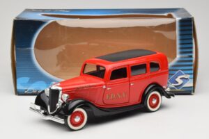 Ford Sedan Rot Solido 1:18 8066 Druckguss — Bild 8 von 8