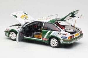 Ford Sierra RS Cosworth #8 D. Auriol / B. Occelli Rally Tour de Corse 1988 AUTOart 1:18 88812 Druckguss — Bild 5 von 8