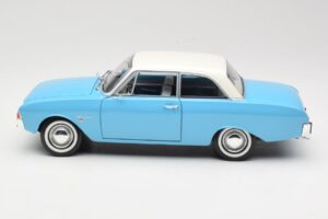 Ford Taunus 17M P2 Blau Revell 1:18 08817 Druckguss — Bild 4 von 8