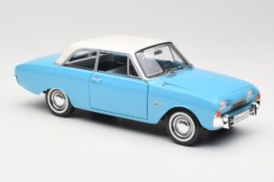 Ford Taunus 17M P2 Blau Revell 1:18 08817 Druckguss — Bild 6 von 8