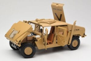 Hummer H1 AM General Military Police Exoto 1:18 01801 Druckguss — Bild 2 von 8