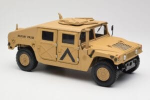 Hummer H1 AM General Military Police Exoto 1:18 01801 Druckguss — Bild 6 von 8