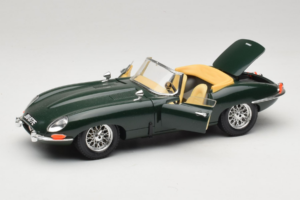 Jaguar E-Type Cabriolet Grün Bburago 1:18 3026 Druckguss — Bild 2 von 8