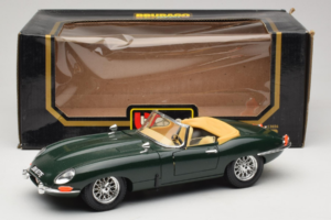 Jaguar E-Type Cabriolet Grün Bburago 1:18 3026 Druckguss — Bild 8 von 8