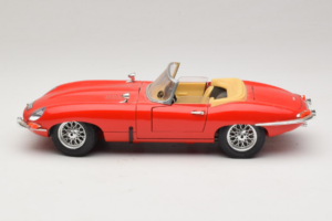 Jaguar E-Type Series 1 Cabriolet Rot Bburago 1:18 3038 Druckguss — Bild 4 von 8
