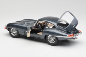 Jaguar E-Type Grau Bburago 1:18 30018 Druckguss — Bild 5 von 8